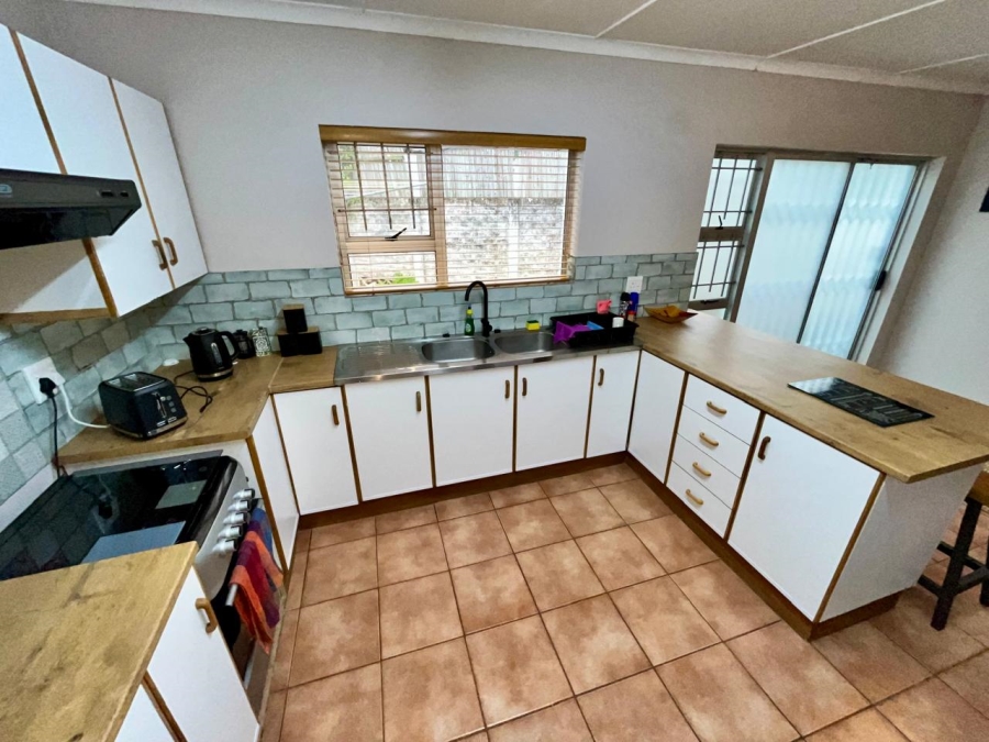 To Let 2 Bedroom Property for Rent in Beacon Bay Eastern Cape